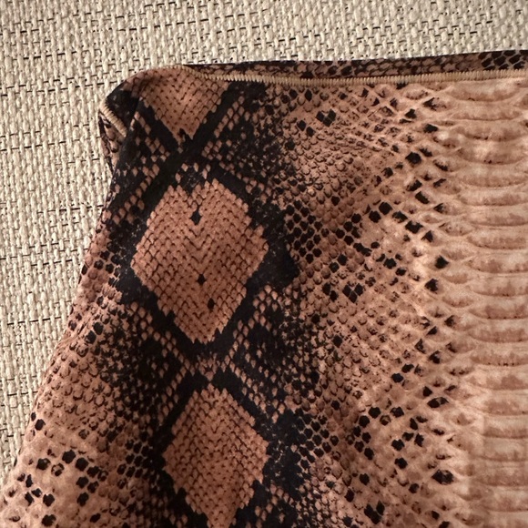 SKIMS Fits Everybody Boyshort in Clay Snakeskin size Medium - Picture 4 of 7